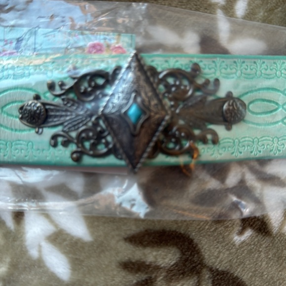 Handmade Leather Cuff Bracelet - Picture 6 of 8